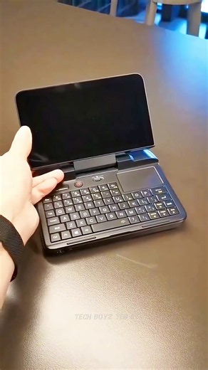 दुनिया का सबसे छोटा Laptop 😱 इतना छोटा कैसे? | World’s Smallest Laptop Review