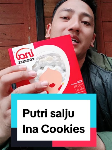 Putri Salju dari Ina Cookies adalah kue kering premium berbentuk bulat yang terkenal dengan tekstur renyah, rasa gurih-manis, dan taburan gula halus tebal yang menyerupai salju. Dibuat dari bahan berkualitas #putrisaljuinacookies#inacookies #inacookiesbandung #kuelebaran
