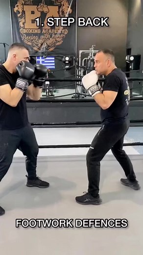 1.8M views · 10K reactions | Footwork defences 壘 #papaiosif #boxing #boxeo #selfdefence #boxingday #reels #fitness #boxingtraining | Papaiosif Boxing Family | Facebook