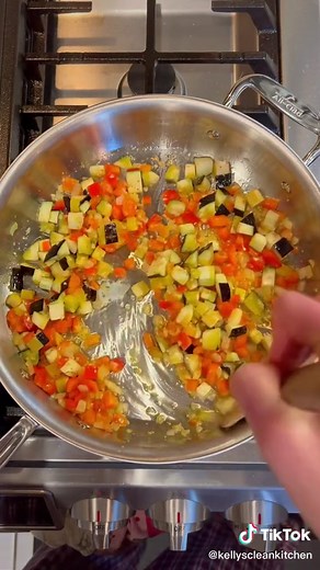 Easiest one pot ratatouille! The rustic version of the one Remy makes 🐀 #ratatouille #italianfood #frenchfood #recipes #vegetarian #vegan