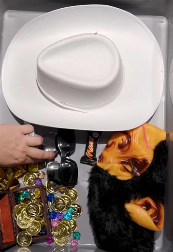 Now calling Bruno Mars to Wembley 🛬 #brunomars #wembley