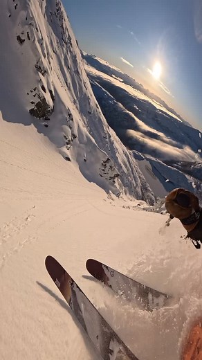 From awesome colours with righthand exposure to bushing the Norwegian way. Fun feature from this past week put together… and I must admit it got my legs going. #norrona #welcometonature #friflyt #powder | Asbjørn Eggebø Næss