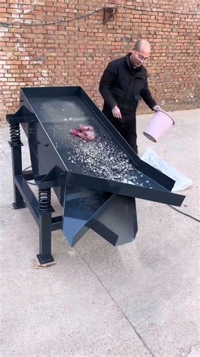 Can This Small Vibrating Screen Sort Your Stone Perfectly?