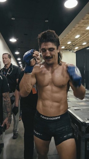 👀 Too slow and too small… Some choice words from middleweight Aaron Jeffery after clinching the Unanimous Decision win over Dalton Rosta in Sioux Falls. #Bellator298 | Bellator MMA