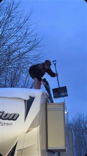 We really thought we were past the rookie mistakes… but then Ohio winter said “prove it.” The snow was cute yesterday… ☃️🧊 until it iced over and trapped itself on top of our slide outs. So instead of sipping coffee and hitting the road early, it cost us (Jarin) an hour of blowing off snow and chiseling ice, trying to fix a mistake we absolutely could’ve avoided 🤦🏼‍♀️ Moral of the story: don’t wait. If it snows, grab your broom, your leaf blower, your dust buster—whatever—and get it off befor