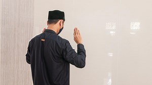 11 Gerakan Sholat yang Benar Lengkap Sesuai Sunah untuk Wanita dan Pria