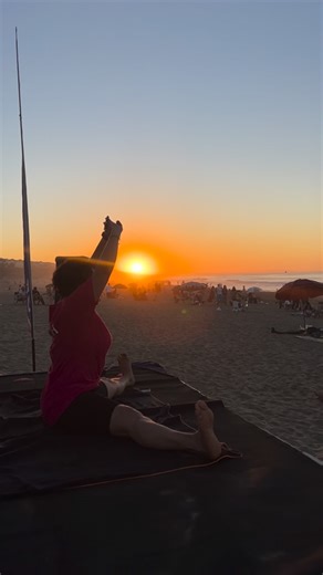 Zone Fit on Instagram: "🌸 ZONE FIT x OCTOBRE ROSE 🌸 🧘‍♀️ Yoga - édition 🥰Notre coach a eu le plaisir d’animer cette session de yoga douce et bienveillante, remplie de calme, de concentration et de solidarité 💗 💕Un moment pour prendre soin de soi, se recentrer et se soutenir mutuellement. 🧘‍♀️Parce qu’à travers le sport et la détente, nous pouvons transmettre un message essentiel : 👉 écouter son corps, se soutenir et se faire dépister. 💪 Ensemble, nous sommes plus fortes. 🎾 Un grand mer
