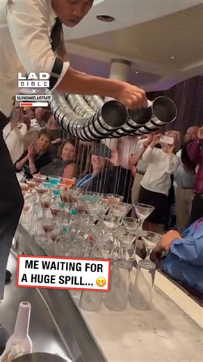 I'm waiting for a huge spill 🫣🍸 #bartender #bar #skill | LADbible