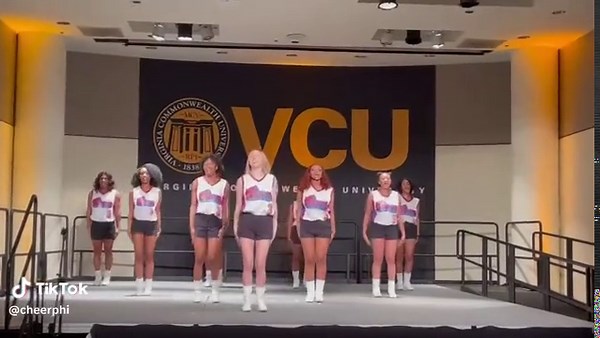 Atomic Gold Stomp N Shake Cheerleaders Showcase