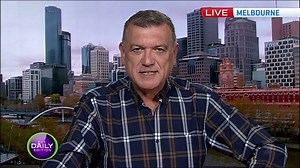 Wait, singer Tom Jones‘ son is now a homeless street musician? 🤔 | 7YOU