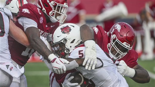 Former Arkansas defensive tackle Ian Geffrard joining Texas