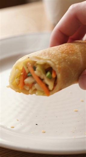 Crispy veggie egg rolls made easy Full Recipe Ingredients: sesame oil • coleslaw mix • soy sauce • rice vinegar • garlic powder • ginger powder Steps: 1) Sauté cabbage with sesame oil and seasonings. 2) Roll filling in wrappers and seal. 3) Fry until crisp or bake until golden. Hashtags: #eggmeals #eggreolls #vegetarian #vegan #yum | EggMeals