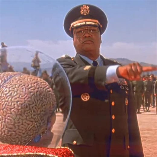 Movie Centre | Unlock Cenema on Instagram: "日本利用压电瓷砖将脚步转化为电能。这些瓷砖捕捉来自你脚步的动能。当你行走时,你的重量和动作会对瓷砖产生压力。瓷砖会轻微弯曲,从而产生机械应力。瓷砖内部的压电材料将这种应力转化为电能。每一步都会产生少量电荷,而数百万步结合在一起就能产生足够的电力来驱动LED灯、数字显示屏和传感器。在像涩谷车站这样繁忙的地方,每天大约有240万个脚步为这一系统作出贡献。这些电能可以被储存或立即使用,从而减少对传统电力来源的依赖,并支持可持续的城市基础设施。 方法将日常运动转化为实用的可再生能源#日本# 知识 #事实 #你知道吗#推荐科技创新历史: 技术 实验热门"