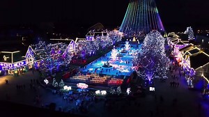 Ring in the holidays at Kings Island’s WinterFest. Open daily through December 23 and December 26-30. Save up to $10 on tickets online: http://bit.ly/2lyjkZj | Kings Island
