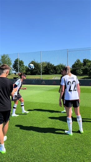 REACTION CHALLENGE vs JULE & FELI ⚽️👀VLOG | DFB #frauenfussball #dfbteam #julebrand #soccer #skills #sport #viral