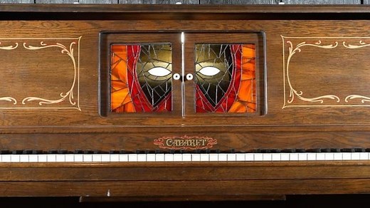 Ryan Reynolds on Instagram: "Thank you ❤️⚔️\|/ @thehughjackman @slevydirect @deadpoolmovie Thank you, @maximumeffort"