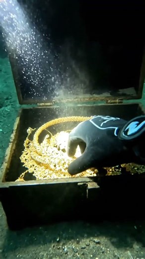 I Found Ancient Gold Jewelry Inside a Sunken Mystery Box Underwater #gold