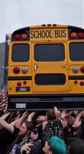 The Craziest Crowd Surf EVER 🚌🔥 #CrowdSurfing