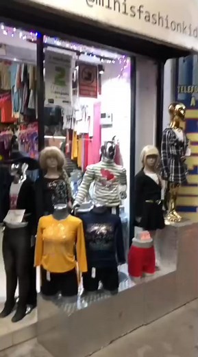 --- ✨🎄 ¡Llegó la temporada más bonita del año! 🎄✨ ¿Lista para lucir espectacular en Navidad y Año Nuevo? 👗💫 En Mini’s Fashion Kids tenemos las prendas más bonitas, modernas y a precios que te van a encantar 😍❄️ ✨ Outfits festivos ✨ Telas cómodas y de calidad ✨ Tallas para todas ✨ ¡Modelos nuevos cada semana! 📍 Calle Galeana 821, casi esquina con Sinaloa 📞 64-42-57-67-83 Ven por tu look perfecto antes de que se agoten… ¡porque esta temporada se vive con estilo! ❤️🎁 | MINIS