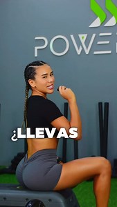 La inercia roba tensión, y sin tensión no hay adaptación muscular ⚠️ El control de la fase excéntrica y la contracción final son los que realmente activan las fibras del glúteo mayor. Primero enseñale a tu cuerpo a activar, después enseñale a cargar. La fuerza real empieza cuando desaparece la inercia. En palabras más sencillas, controla el movimiento y dejá de rebotar 😵‍💫 cuando domines la técnica, podrás agregar peso y esto favorecerá al crecimiento de tus glúteos 🍑 #ﬁtnesstips #glutegains 