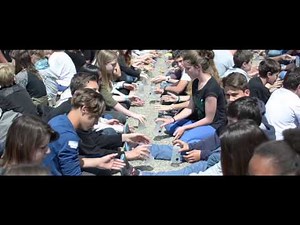 Connaissez-vous la «cup song » ? Explication en rythme avec 300 collégiens de Créon