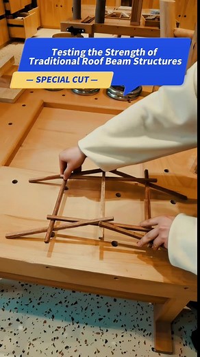 Testing the strength of traditional roof beam structures #carpenter #woodworking #carpentry #woodjoint #beam