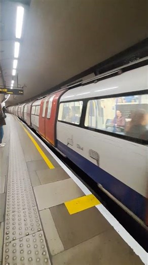 1995 Stock London Underground 51641 Northern Line with a Archway Bound Arriving at Tooting Broadway
