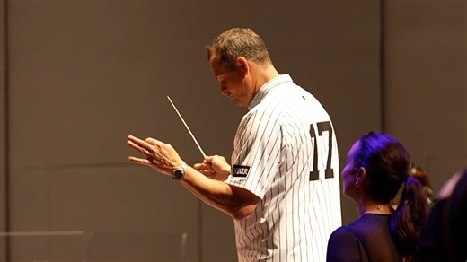 Yankees, Steinbrenner family host holiday concert