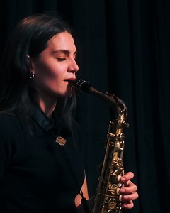 Alexandra, our outstanding saxophonist from the Thomann Music channel, shows you how to perform the Pink Panther theme on Saxophone! Everything you need to start playing 👉 tho.mn/mfbrs #MyFirstInstrument 🎷 | Thomann
