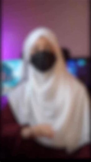 🚨 “Instagram hates me” is not the problem — bad content strategy is. Aaj kal bohot log complain karte hain: “Main roz reels daalta hoon, fir bhi views nahi aate…” “Algorithm mera account push nahi karta…” But let me tell you a truth most won’t — Instagram doesn’t promote effort. It promotes IMPACT. Aapne reel banayi… But kya kisi ko wo dekhne ki wajah mili? 📌 Here are 3 things to fix right now if you’re stuck in low views: 1️⃣ HOOK: Your first 2 seconds decide if someone scrolls away or watche