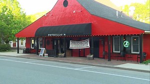 Freeport restaurant has license suspended by state after serving diners indoors
