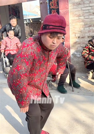 Thanh niên giả tiếng gà, tiếng dê và cái kết 😂#funny | angry chinese man yelling