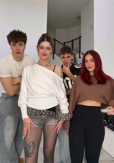 @AugustoGimenez @Nicolle Figueroa @𝖆𝖕𝖔𝖑𝖔 el mejor 2 pa 2 🥰 | apolo