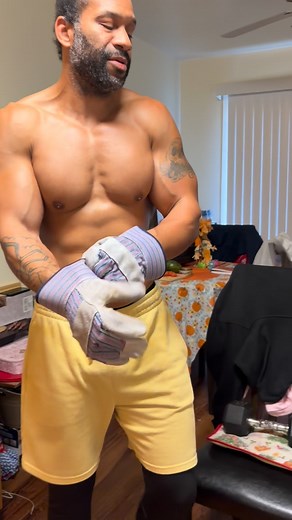 898K views · 75K reactions | “ I Stand With Honor…. Try This Arm Routine EVERYTHING WORKS 料料…. #armsday #pushups #bicepcurl #diamonds #bodyweightworkout #fypシ #fyp #movementismedicine #homework #dumbbells #abs #streetworkout #eatcleantraindirty #progressnotperfection #explorepage #letsgochamp #godisgood #nodaysoff #fitover40 | Troy Archer | Facebook