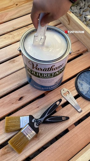 Rust-Oleum Argentina | Si te preguntas ¿Cómo proteger tus maderas en el exterior? Te tenemos la respuesta! Con la laca poliuretánica de exterior de VARATHANE te... | Instagram