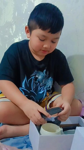 Alhamdulillah 🇺🇿 Unboxing daw sya ng token ko from conference, masha Allah.. just I noticed may L ... stands for #Lisbo, its a sign from Lolo Papang! i love you Pang! | Mam Jea