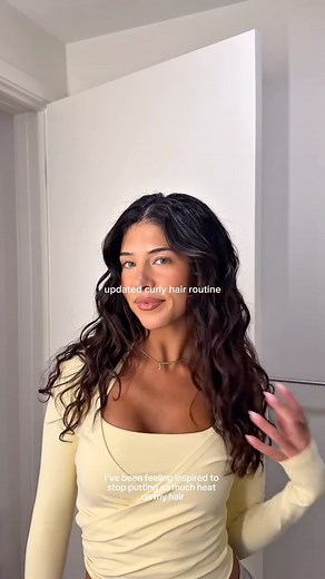 Julia Perfetto on Instagram: "My go-to curly hair routine ft @curlsmith_official @sephoracanada #curlsmith #sephora #curlsmithxsephoraCA"