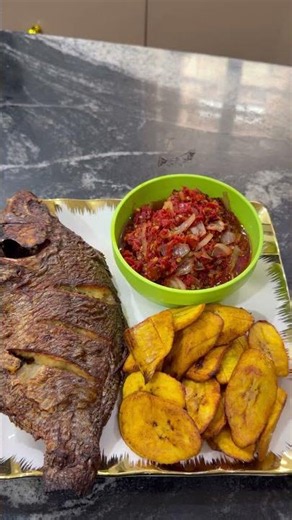 The perfect Nigeria barbecue sauce with fried plantain and fish #bbqsauce #bbqfoodie