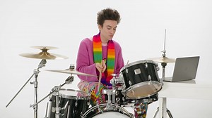 作曲家のジェイコブ･コリアーが「Tech Support」（#テックサポート）に登場し、インターネット上の楽器や音楽に関する質問に回答する。 | WIRED.jp