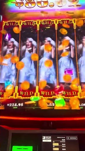 Wild Reels = Big Win! Wizard of Oz Slot Machine #slot #slots #casino