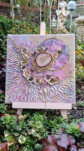 ...Dych Domova 💫✨💜🌌☄️Universa 💫 ... Vďačnosť 💜🖌️ No.35.F. krištáľ, achát,ametysty, ruženiny,kyanid, krištáľ ⚪,zlatenie, štruktúry 25x25cm Koho si 💜💫 Volám?💫💫💫 Záverečne ošetrený povrch. ... Alena Ajka Barudiak 💜 | Alena Ajka Barudiak