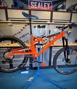 240K views · 5.2K reactions | 55 SECONDS TO BUILD AN ORANGE SWITCH 6  The new Orange Bikes Switch 6 is so fast it even builds itself in less than 1 minute... Special thanks to the awesome brands that came together to build this speed demon  Ready to head to Alpe d'Huez for the Maxiavalanche next week  Uberbike Components Schwalbe tires Shimano-MTB TF Tuned Ridge Components Ltd Sealey Tools | Ben Moore | Facebook