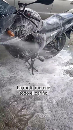 Tu moto Merece todo el amor 😍#lavarcoche #motovlog #motorcycle #moto #motos #medellin #pasión