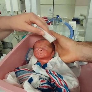 Newborn's first day | Newborn Babies