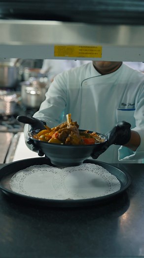 118K views · 1.3K reactions | جولة سريعة داخل مطبخ المرزاب لتحضير الثريد الإماراتي على أصوله ✨ طعم يعبّر عن التراث بكل لقمة! اقرأوا المقال كاملاً عبر الرابط في البايو لتكتشفوا سر النكهة الإماراتية!  @almrzab.ae #في_أبوظبي | زوروا أبوظبي- Visit Abu Dhabi | Facebook