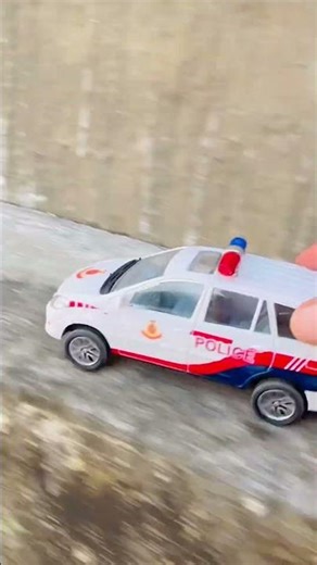 "Police 🚓 vs Swift 🚙 | Epic Toy Car Race!"