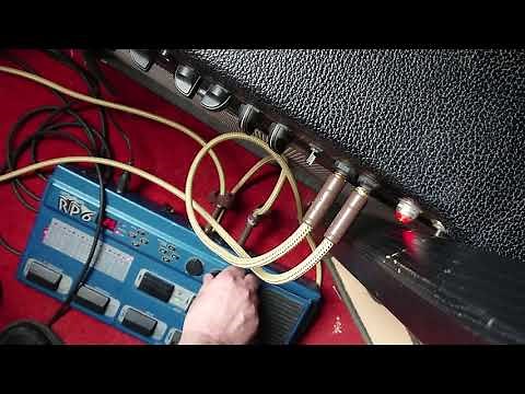 Peavey Valve king 100 combo with an ibanez tubescreamer and an old digitech rp6 in the effects loop.