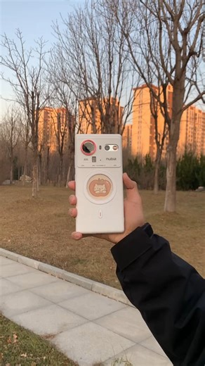 Supports switching between multiple patterns, custom images, and even