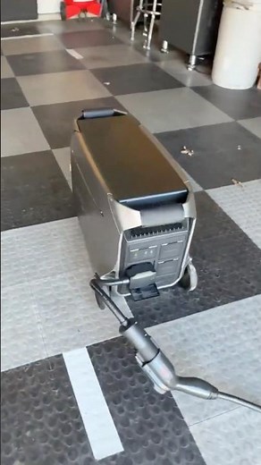 ECOFLOW DELTA Pro 3 204V 4096Wh Power Station charging from a L2 EV charger!