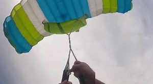VIDEO: Skydiver's parachute malfunctions during jump
